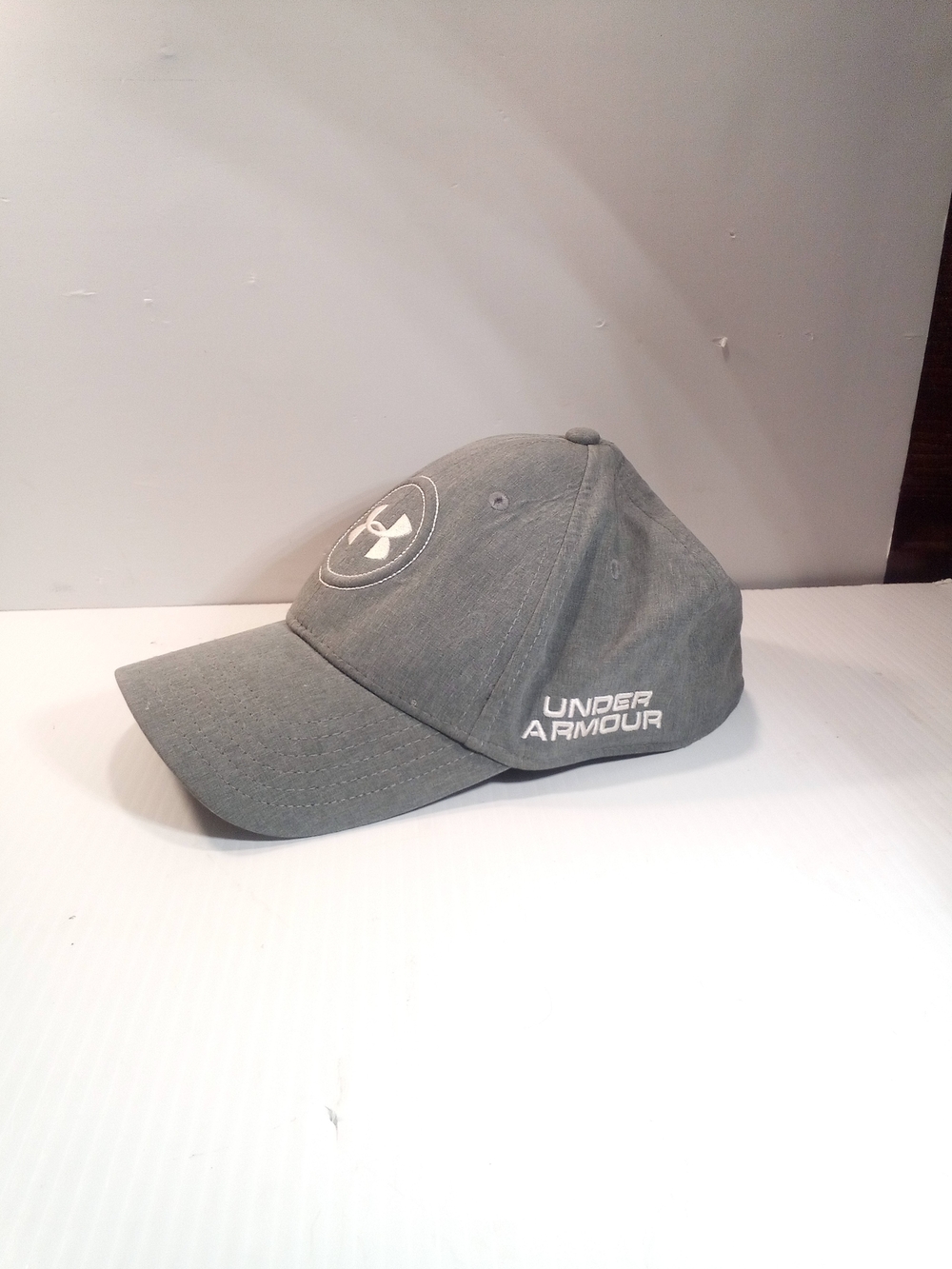 Under Armour Gray Golf Hat Cap L/XL Polyester Solid Embroidered Logo